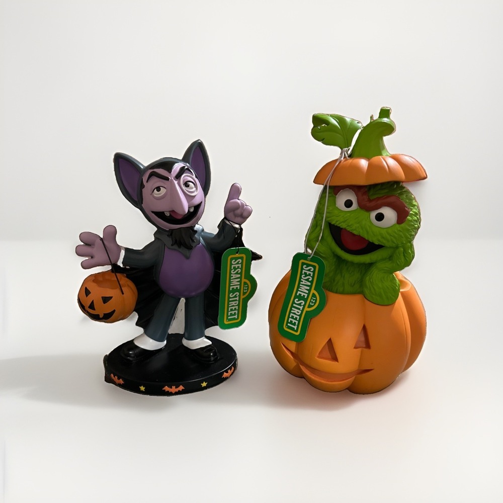 Sesame Street Halloween Count Von Count & Oscar The Grouch Decoration Set